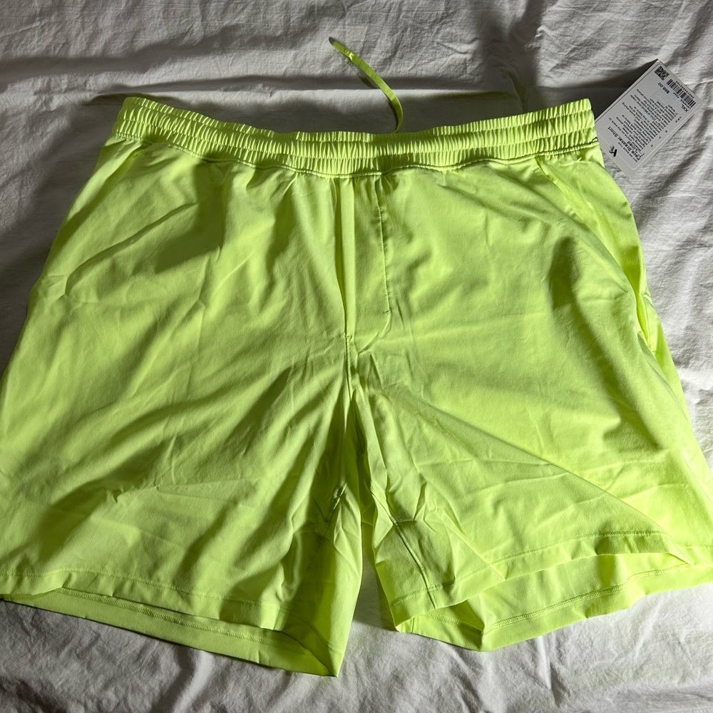 Lululemon men’s pace breaker shirt lined 7 inch inseam faded zap